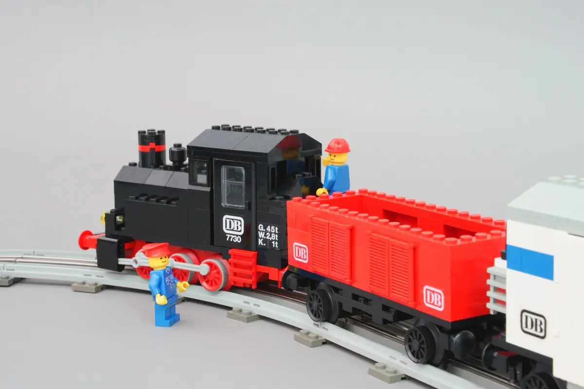 LEGO Trains 7730 Electric Goods Train Set set, image 11