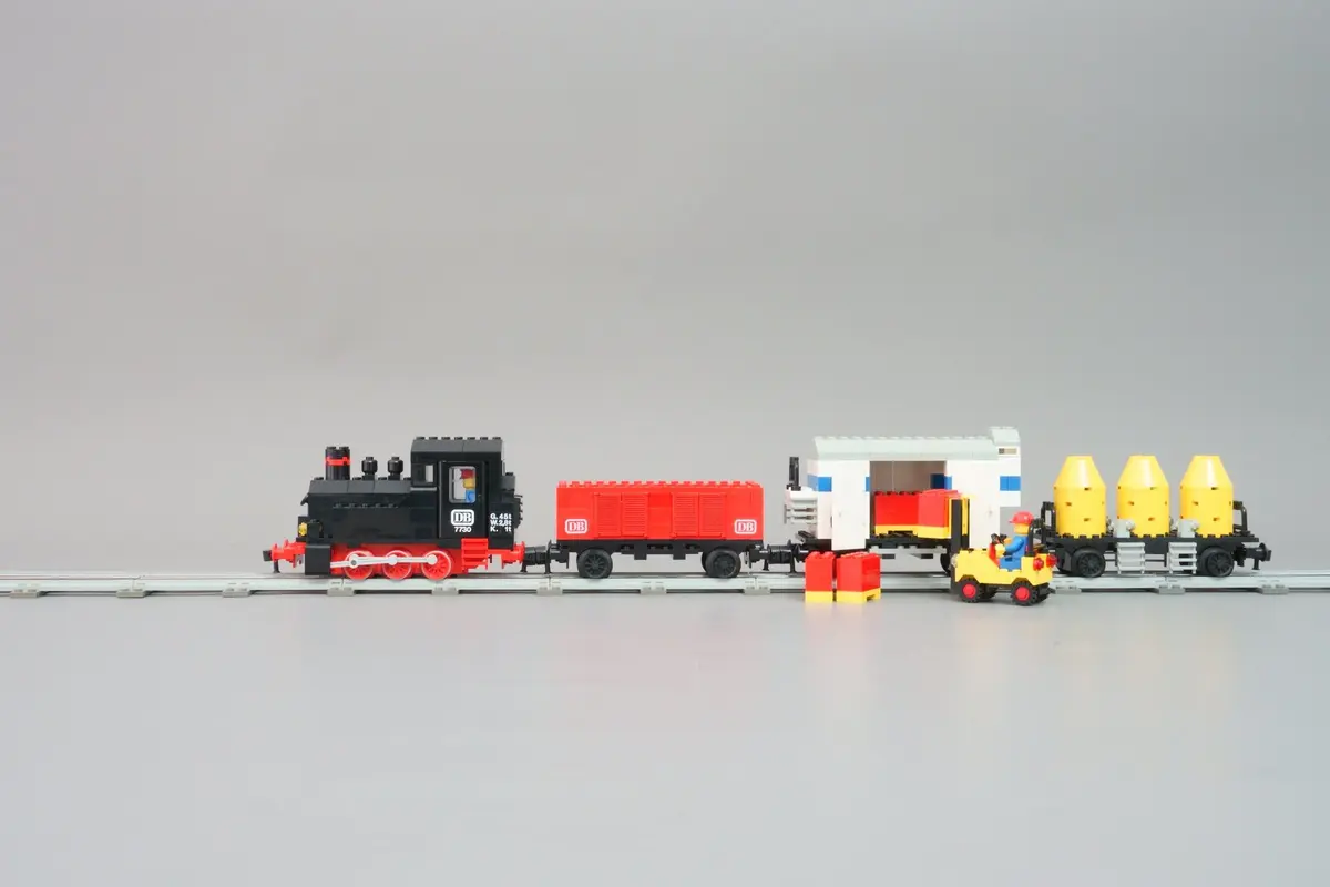 LEGO Trains 7730 Electric Goods Train Set set, image 6