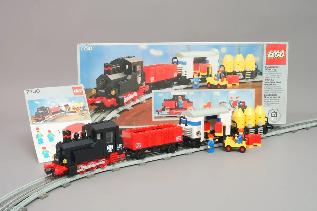LEGO Trains 7730 Electric Goods Train Set set, image 2