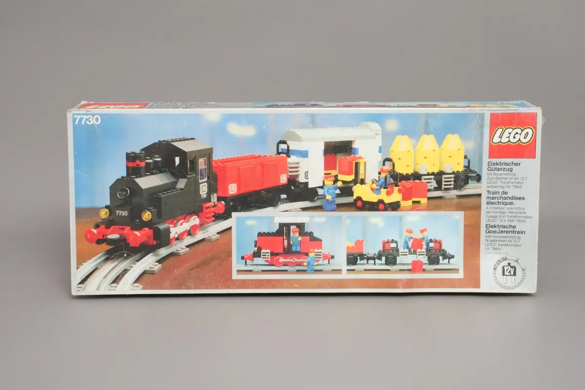LEGO Trains 7730 Electric Goods Train Set set, image 3