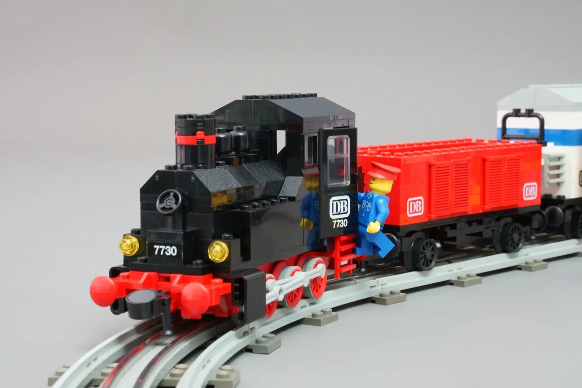 LEGO Trains 7730 Electric Goods Train Set set, image 10