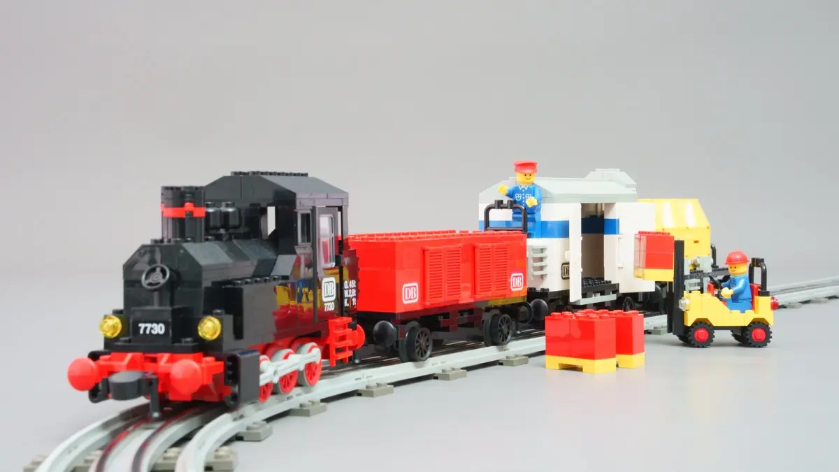 LEGO Trains 7730 Electric Goods Train Set set, image 9