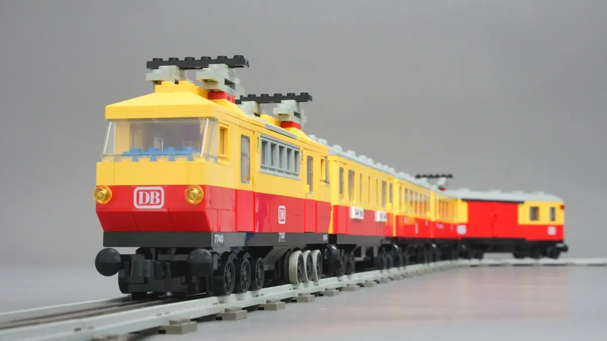 LEGO Trains 7740 Inter-City Passenger Train Set set, image 12