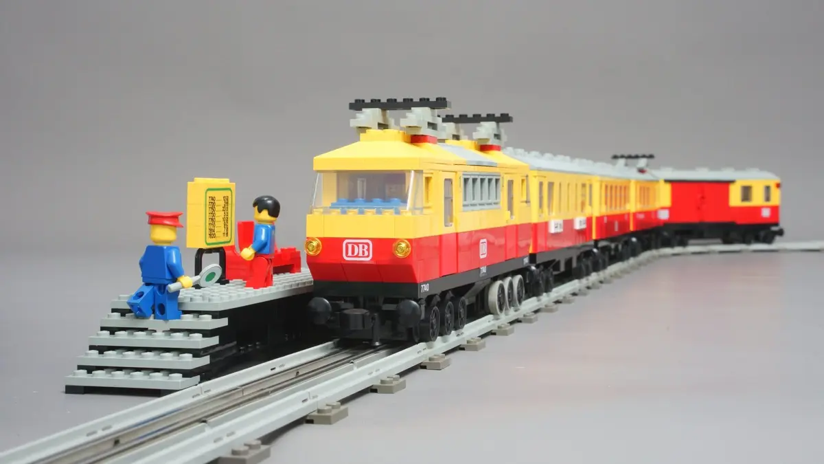 LEGO Trains 7740 Inter-City Passenger Train Set set, image 11