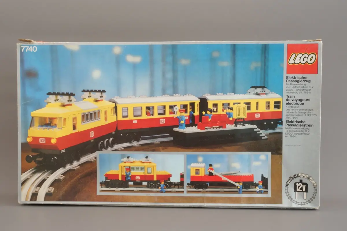 LEGO Trains 7740 Inter-City Passenger Train Set set, image 3