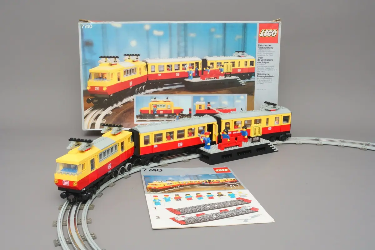 LEGO Trains 7740 Inter-City Passenger Train Set set, image 2