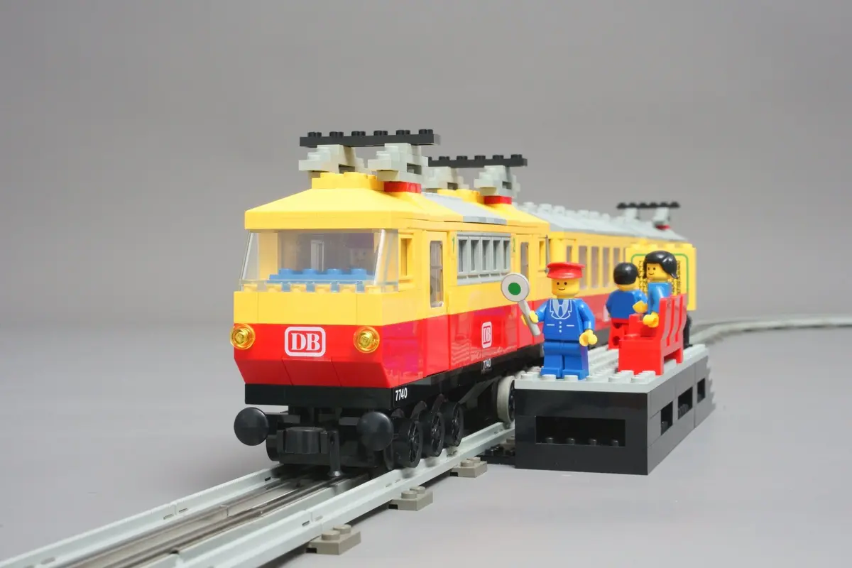 LEGO Trains 7740 Inter-City Passenger Train Set set, image 8