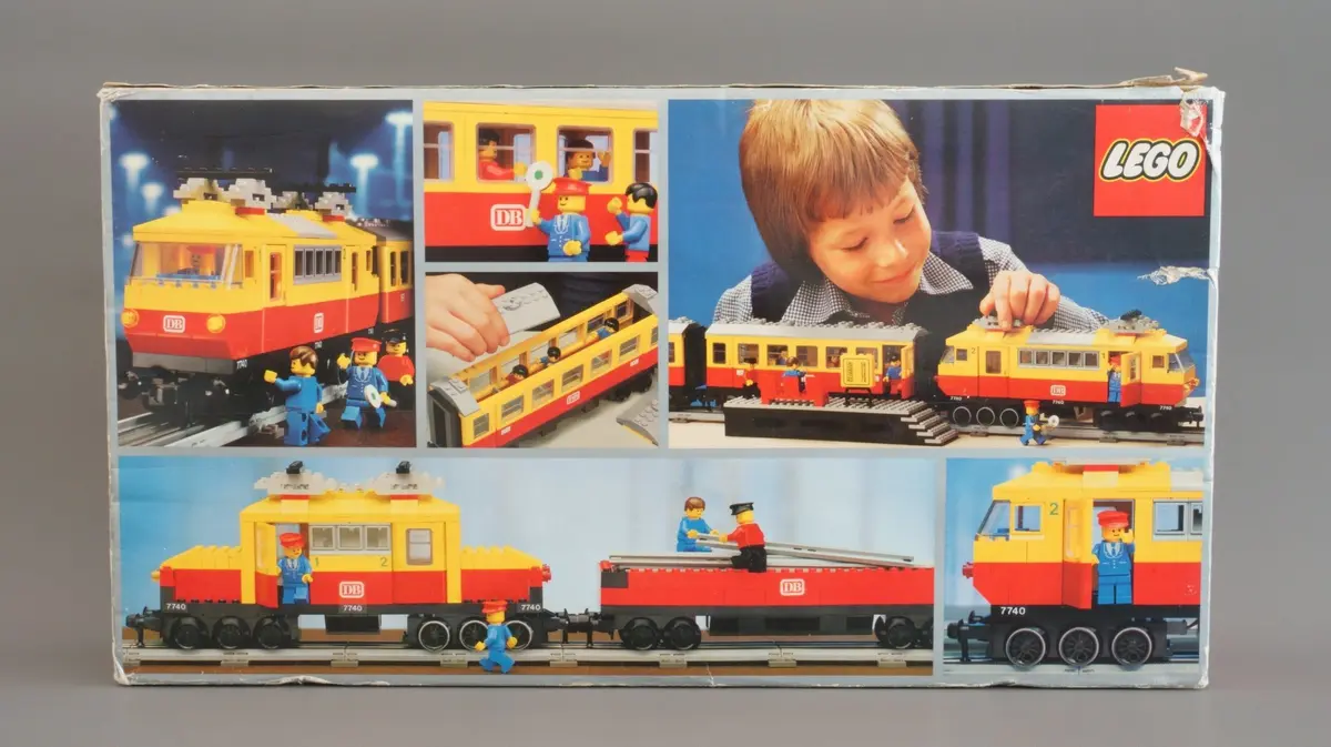 LEGO Trains 7740 Inter-City Passenger Train Set set, image 4