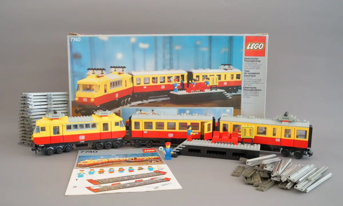 LEGO Trains 7740 Inter-City Passenger Train Set set, image 15