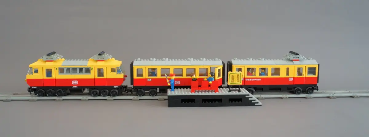 LEGO Trains 7740 Inter-City Passenger Train Set set, image 16