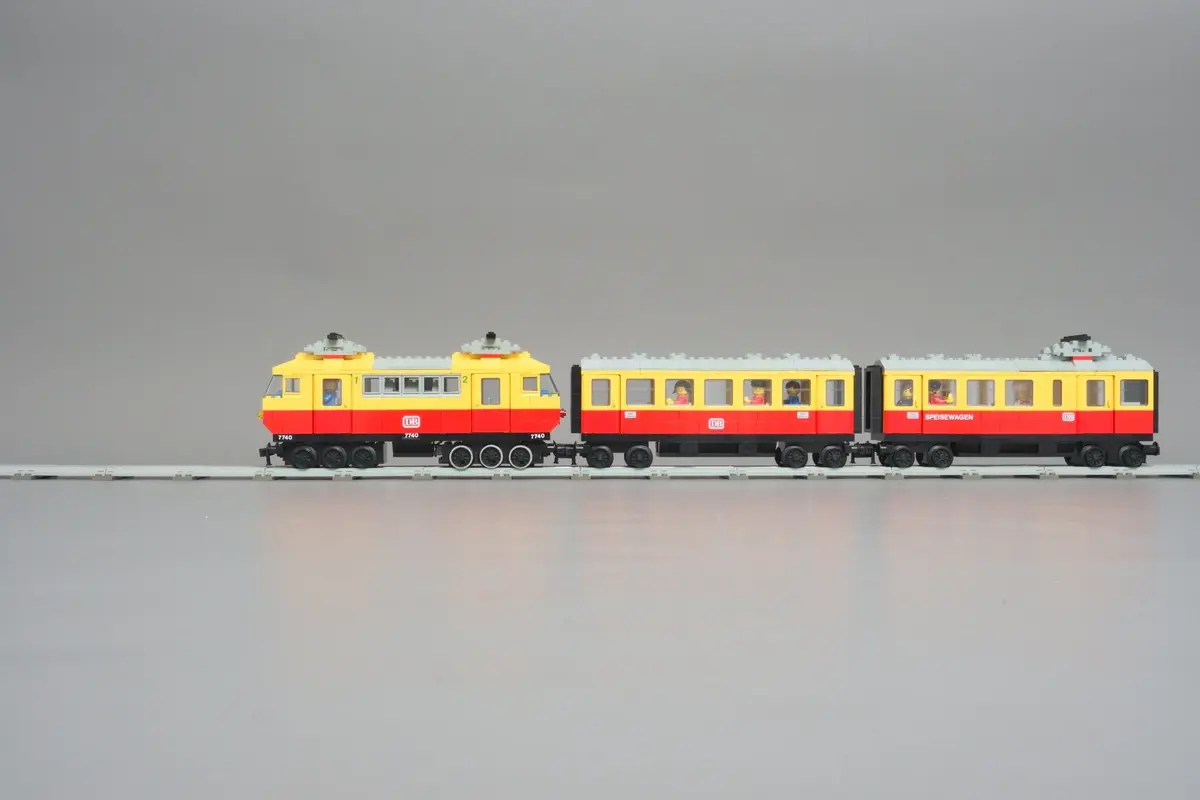 LEGO Trains 7740 Inter-City Passenger Train Set set, image 9