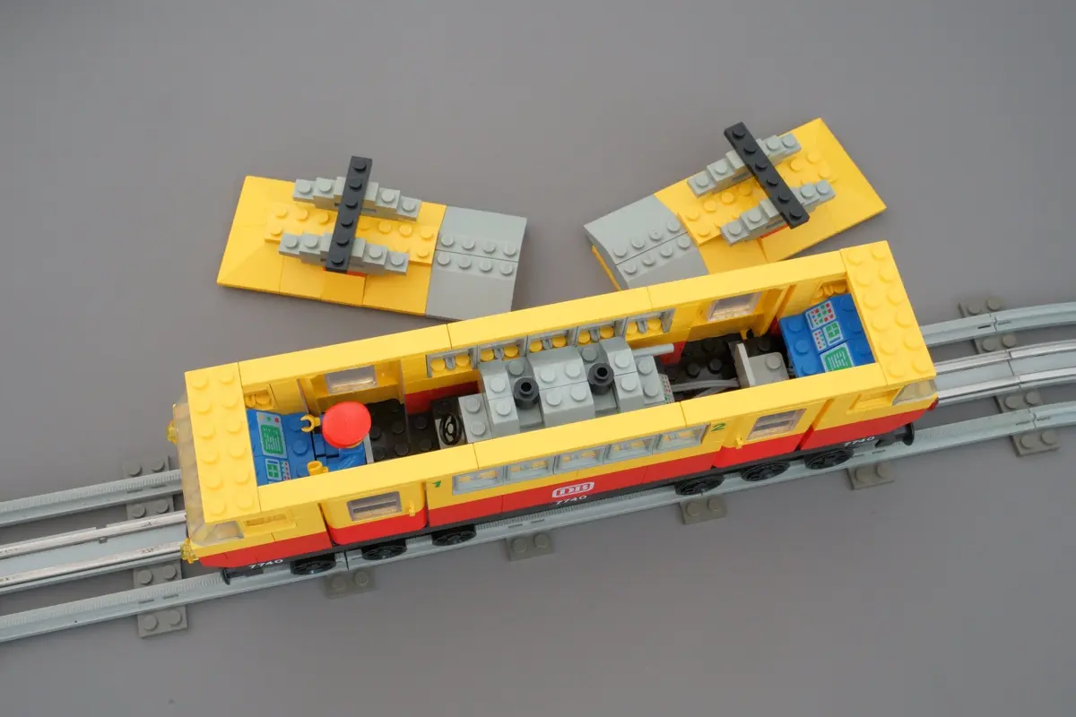 LEGO Trains 7740 Inter-City Passenger Train Set set, image 13