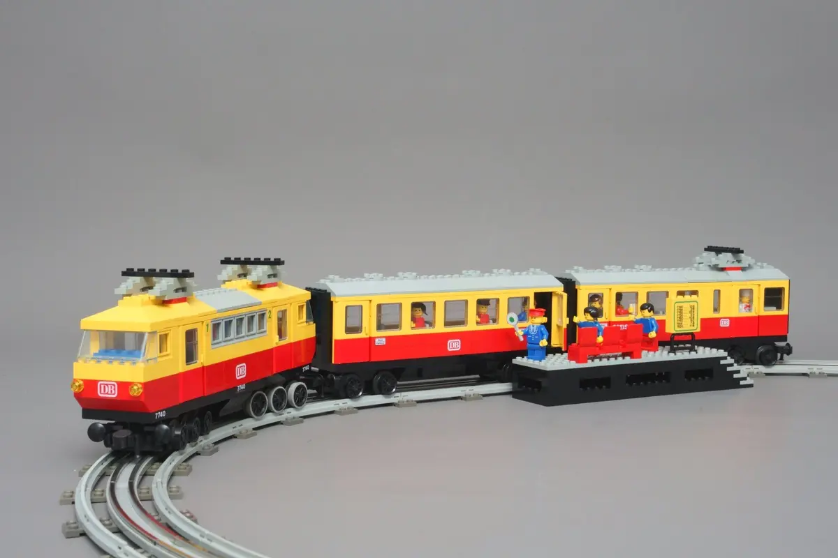 LEGO Trains 7740 Inter-City Passenger Train Set set, image 6