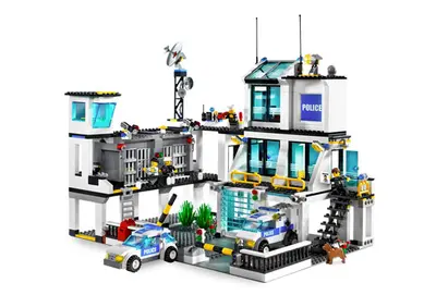 LEGO City 7744 Police Headquarters set, image 2