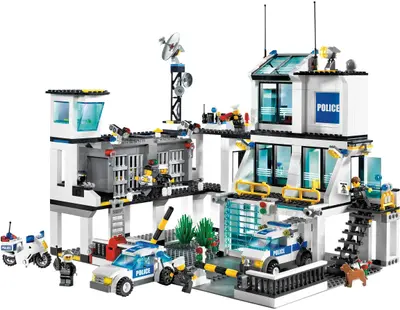 LEGO City 7744 Police Headquarters set