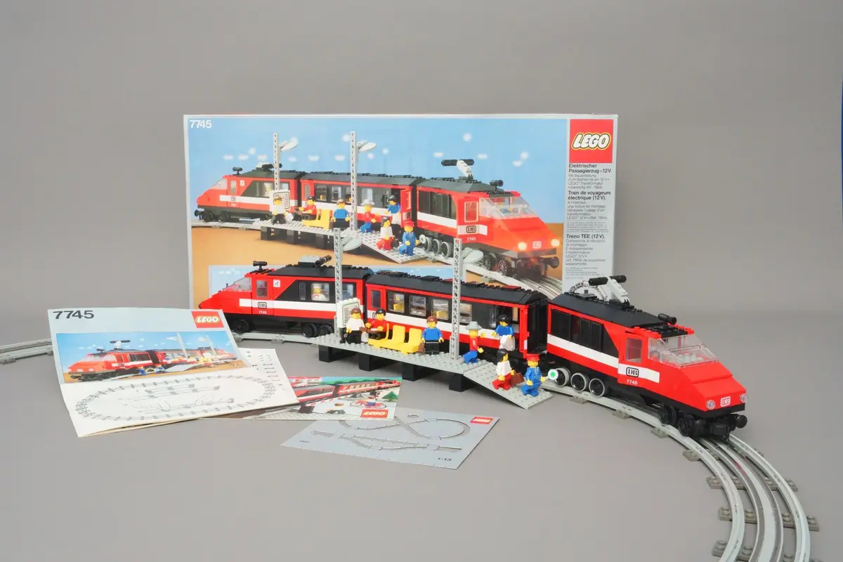 LEGO Trains 7745 High-Speed City Express Passenger Train Set set, image 2