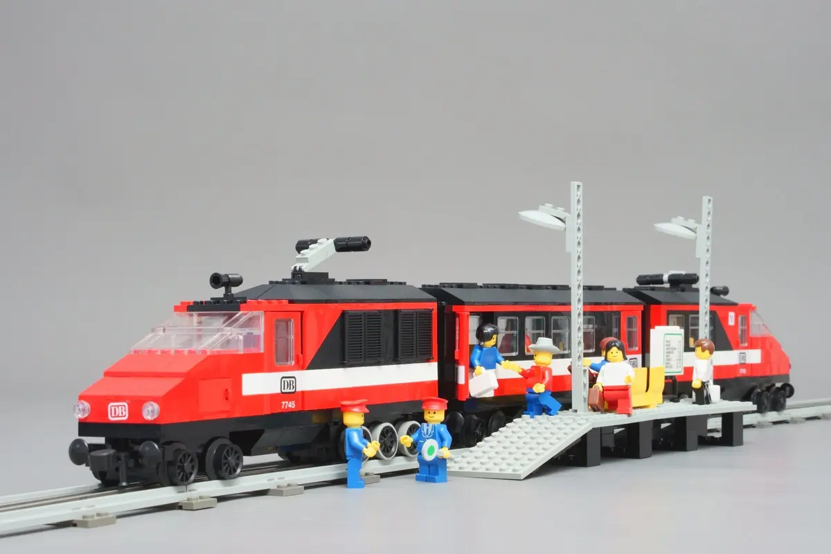 LEGO Trains 7745 High-Speed City Express Passenger Train Set set, image 9