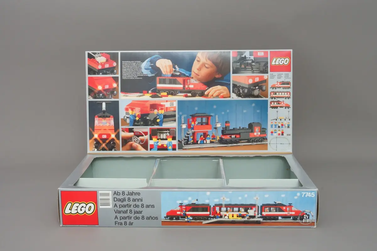 LEGO Trains 7745 High-Speed City Express Passenger Train Set set, image 5