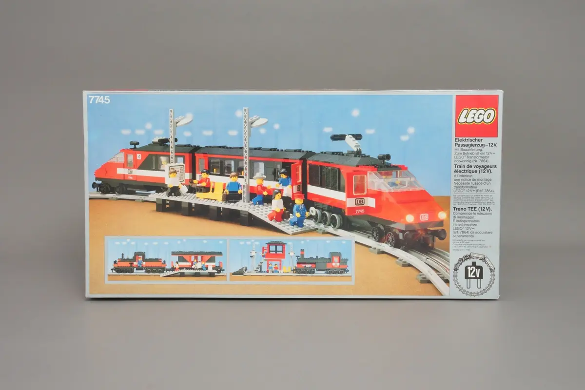 LEGO Trains 7745 High-Speed City Express Passenger Train Set set, image 3
