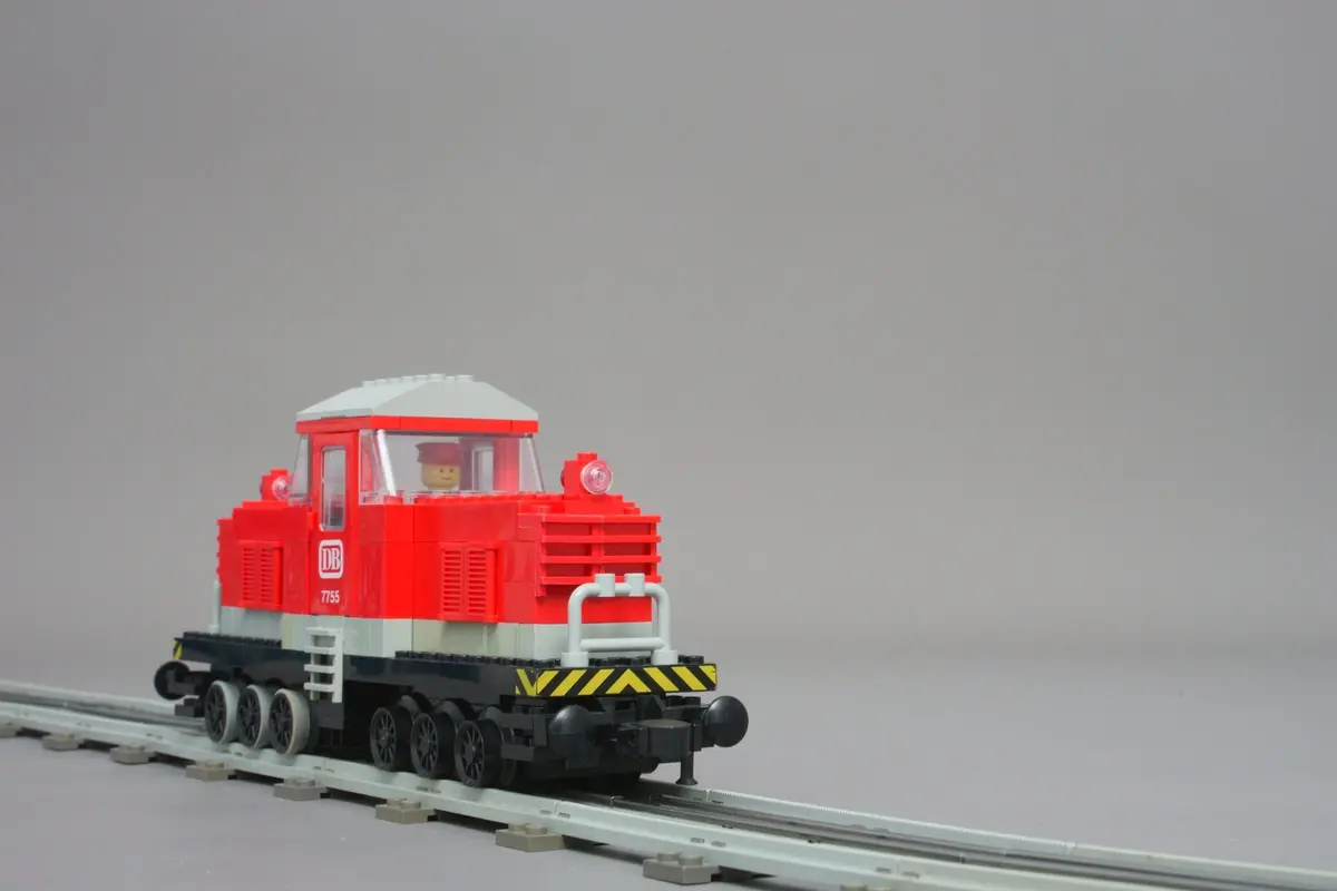 LEGO Trains 7755 Diesel Heavy Shunting Locomotive set, image 10