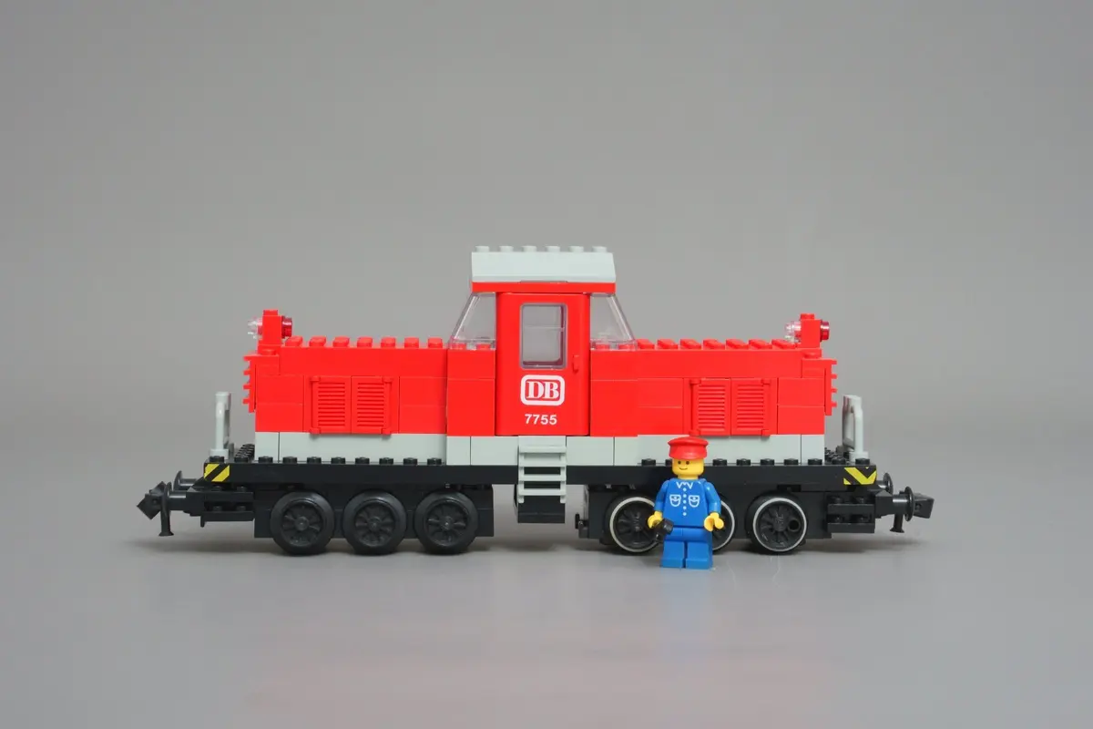 LEGO Trains 7755 Diesel Heavy Shunting Locomotive set, image 7