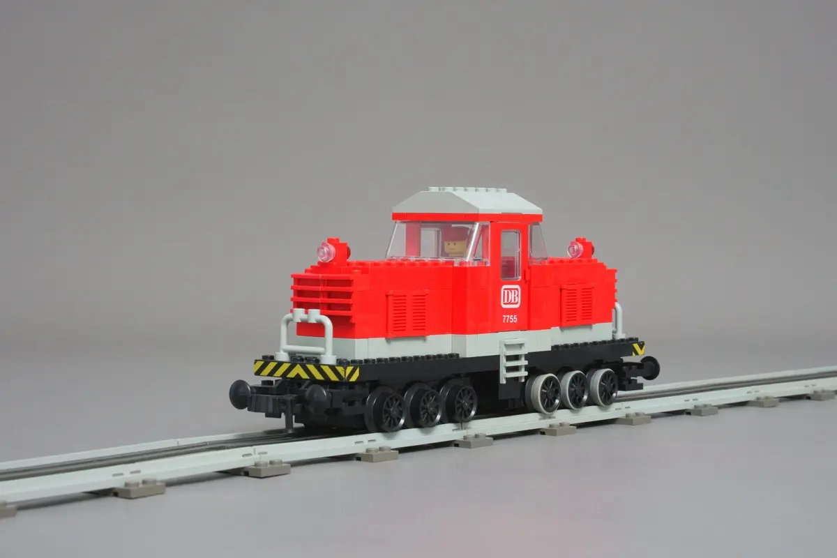 LEGO Trains 7755 Diesel Heavy Shunting Locomotive set, image 11