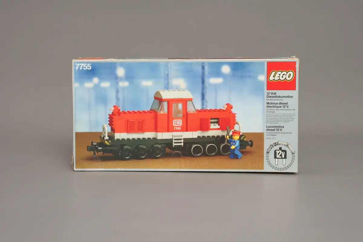 LEGO Trains 7755 Diesel Heavy Shunting Locomotive set, image 4