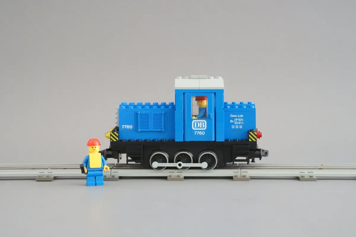 LEGO Trains 7760 Diesel Shunter Locomotive set, image 8