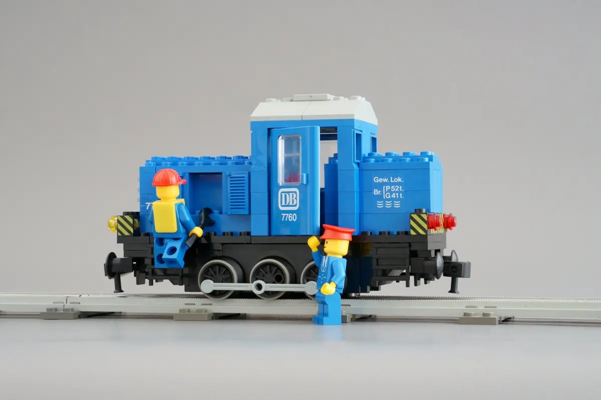 LEGO Trains 7760 Diesel Shunter Locomotive set, image 11
