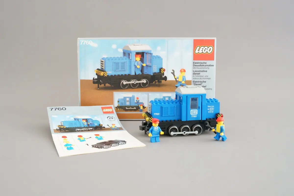 LEGO Trains 7760 Diesel Shunter Locomotive set, image 2