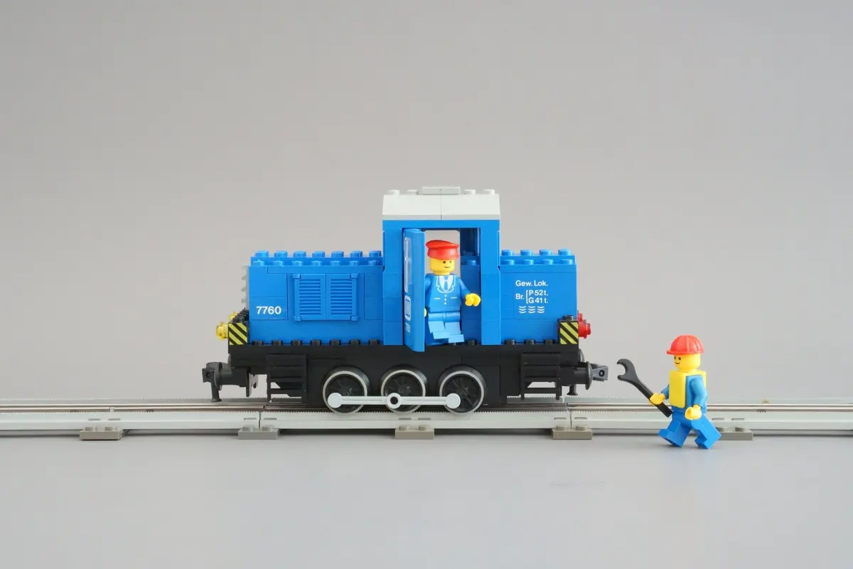 LEGO Trains 7760 Diesel Shunter Locomotive set, image 7