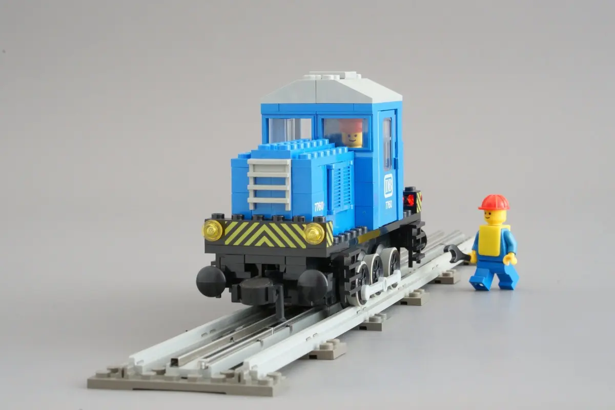 LEGO Trains 7760 Diesel Shunter Locomotive set, image 9