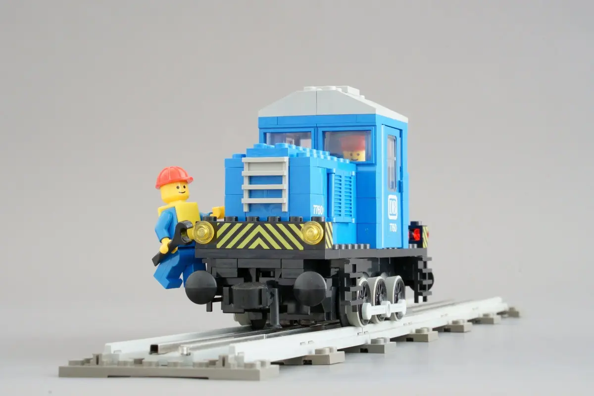 LEGO Trains 7760 Diesel Shunter Locomotive set, image 10