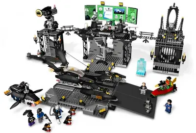 LEGO Batman 7783 The Batcave: The Penguin and Mr. Freeze's Invasion set, image 2