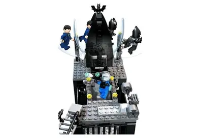 LEGO Batman 7783 The Batcave: The Penguin and Mr. Freeze's Invasion set, image 5