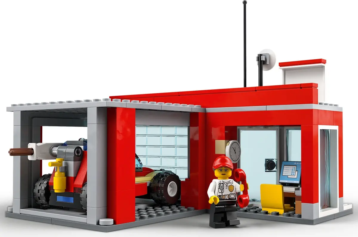 LEGO City 77943 Fire Station Starter Set set, image 6
