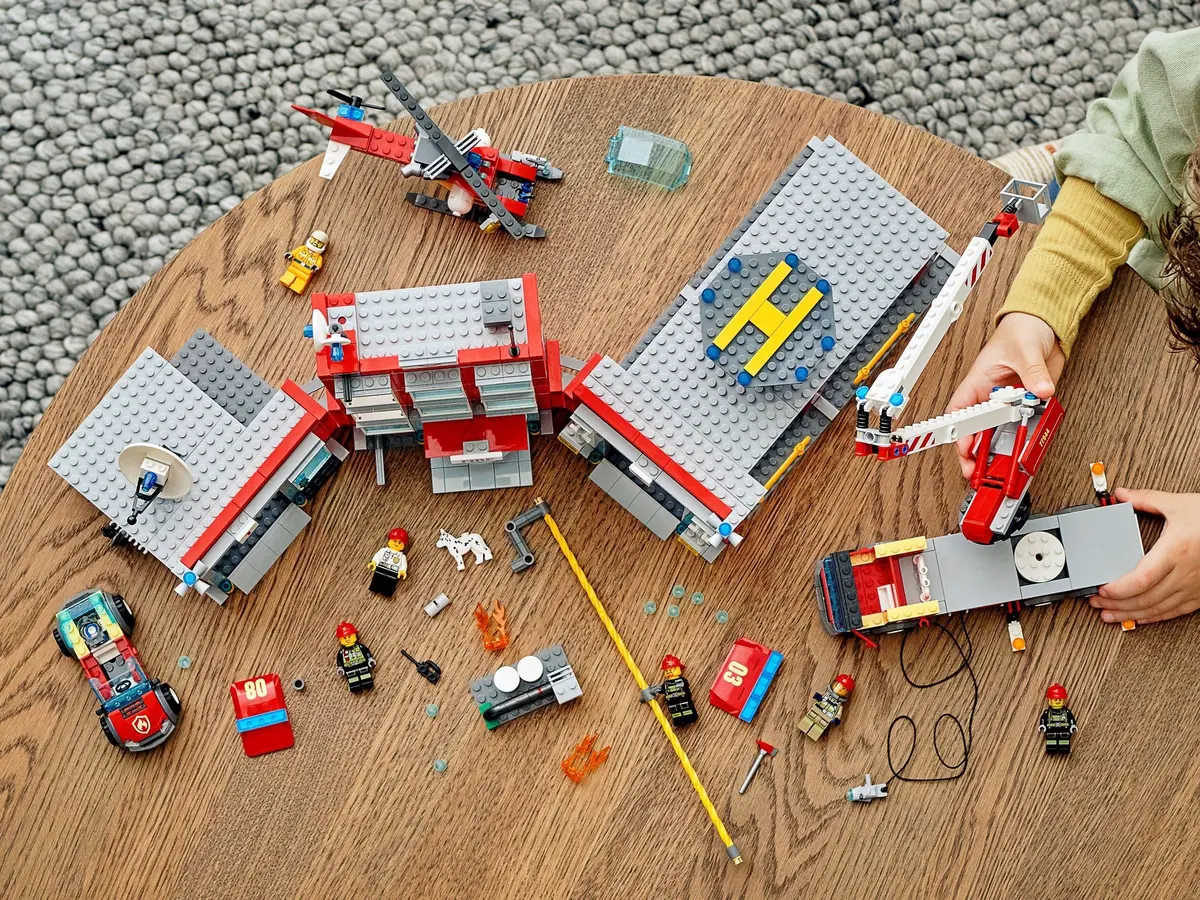 LEGO City 77944 Fire Station Headquarters set, image 4