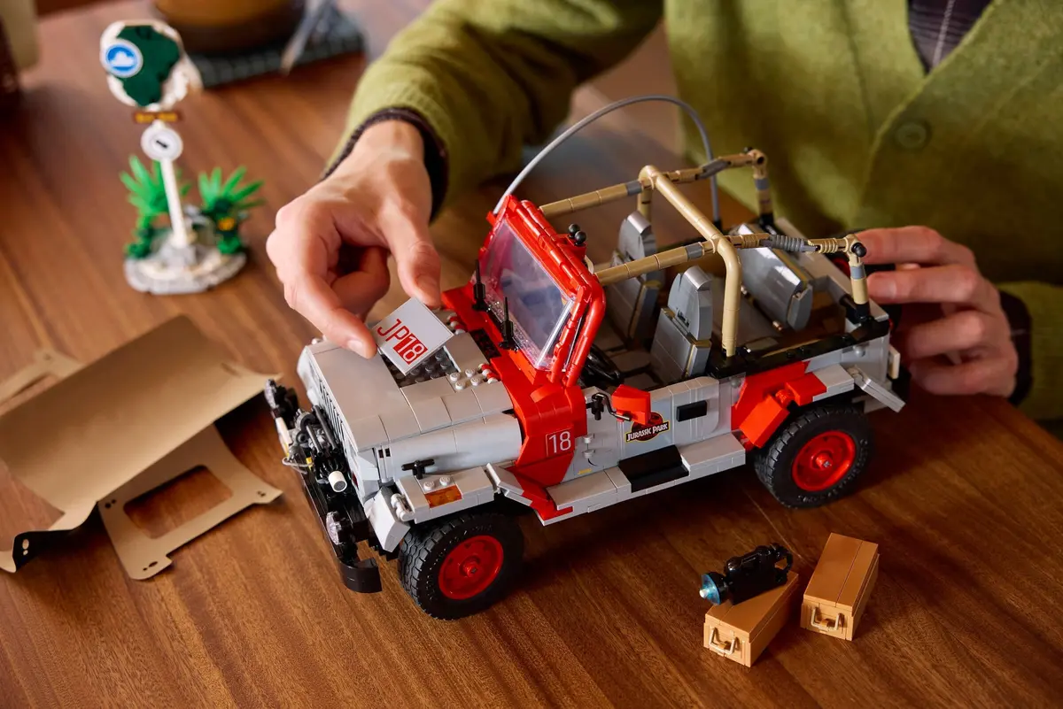 LEGO Jurassic World 77984 Jurassic Park Jeep Wrangler set, image 8