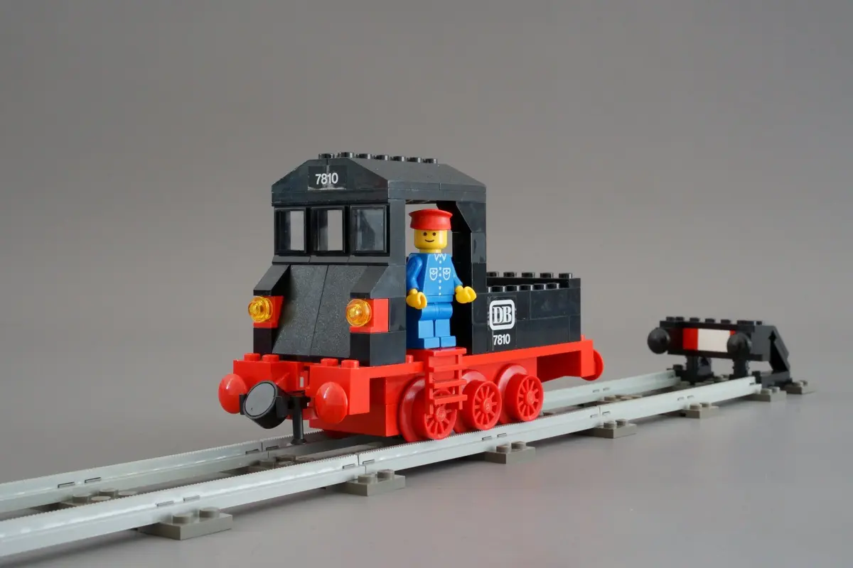 LEGO Trains 7810 Push-Along Steam Engine set, image 15