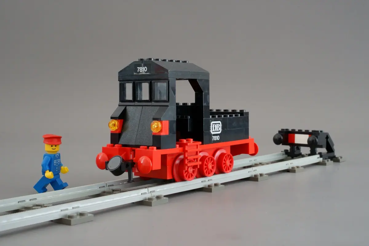 LEGO Trains 7810 Push-Along Steam Engine set, image 16