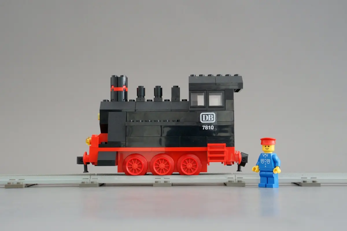 LEGO Trains 7810 Push-Along Steam Engine set, image 9