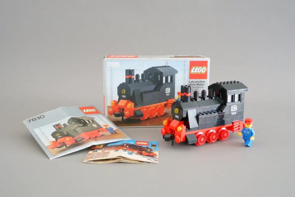 LEGO Trains 7810 Push-Along Steam Engine set, image 3