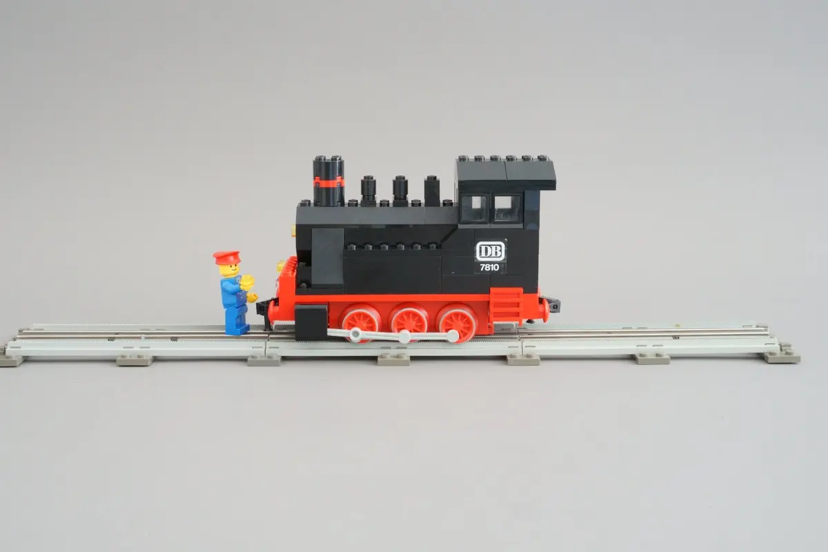 LEGO Trains 7810 Push-Along Steam Engine set, image 11