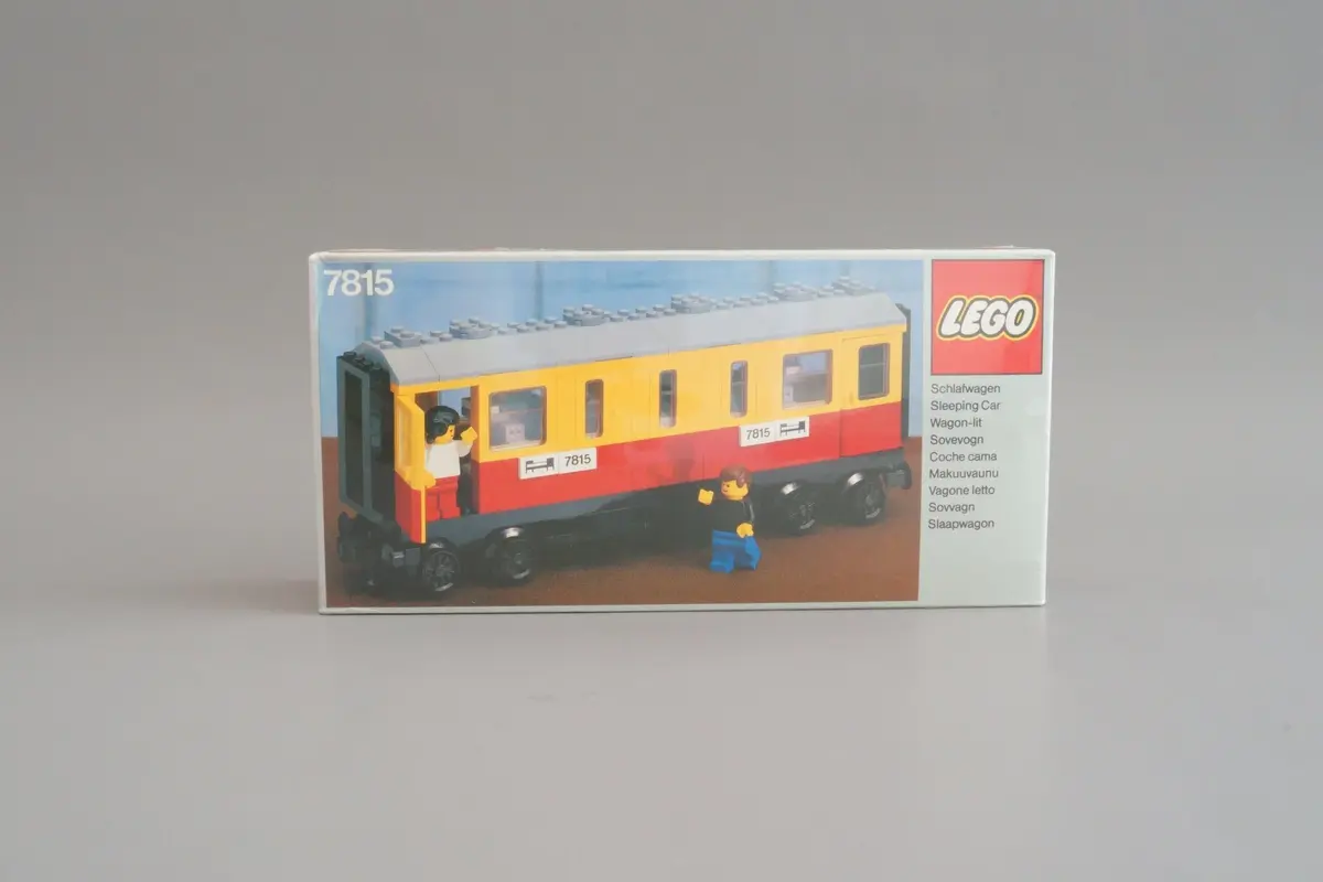 LEGO Trains 7815 Passenger Carriage / Sleeper set, image 4