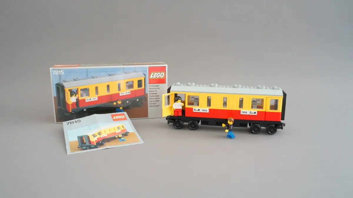 LEGO Trains 7815 Passenger Carriage / Sleeper set, image 3