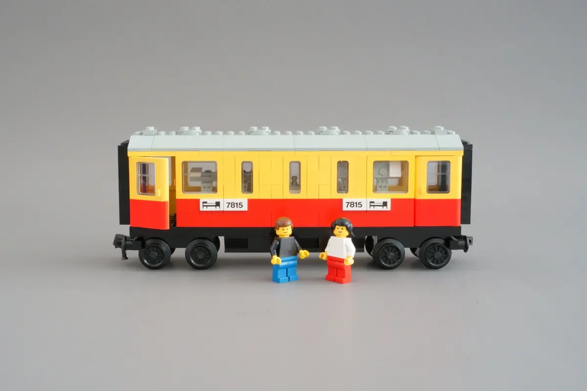 LEGO Trains 7815 Passenger Carriage / Sleeper set, image 6