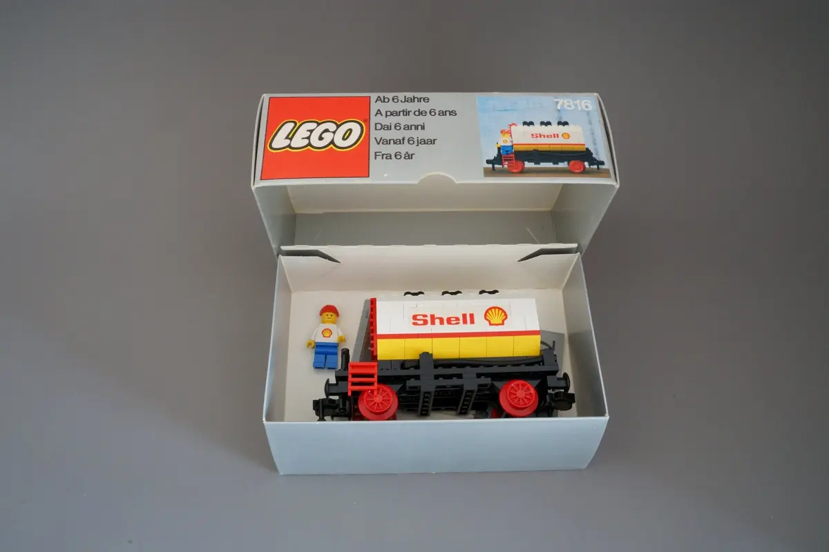LEGO Trains 7816 Shell Tanker Wagon set, image 7