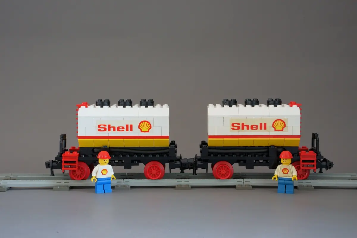 LEGO Trains 7816 Shell Tanker Wagon set, image 8