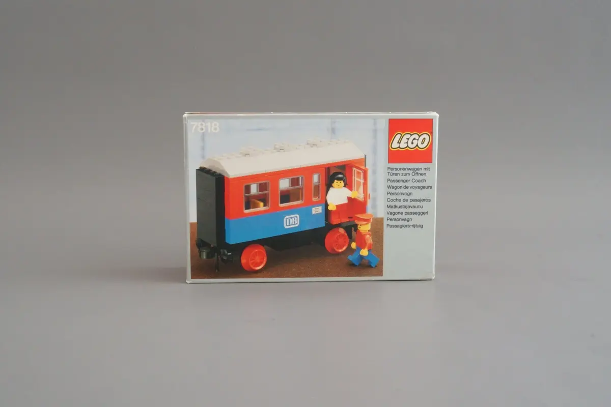 LEGO Trains 7818 Passenger Coach set, image 4