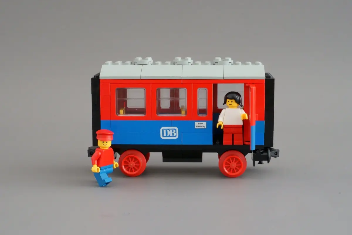 LEGO Trains 7818 Passenger Coach set, image 6